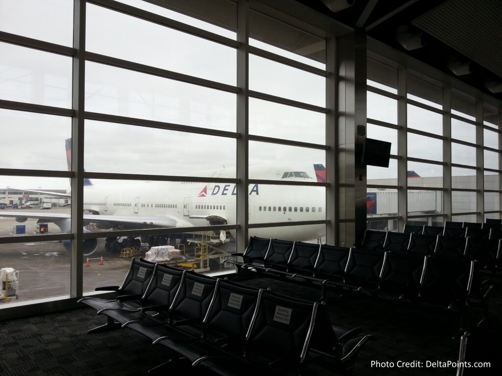 delta-747-at-detroit-dtw-airport-delta-ponts-blog