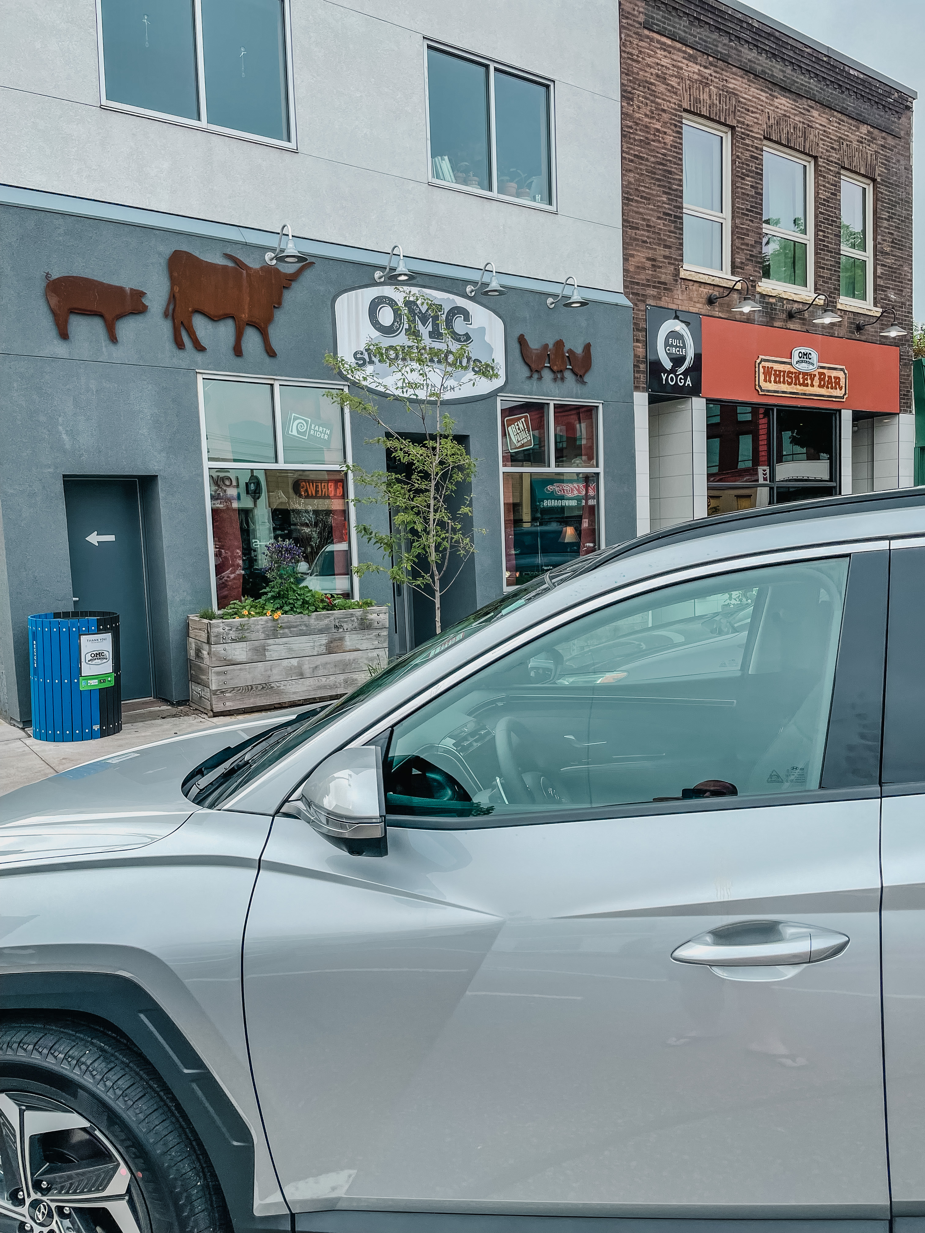 a car parked in front of a building