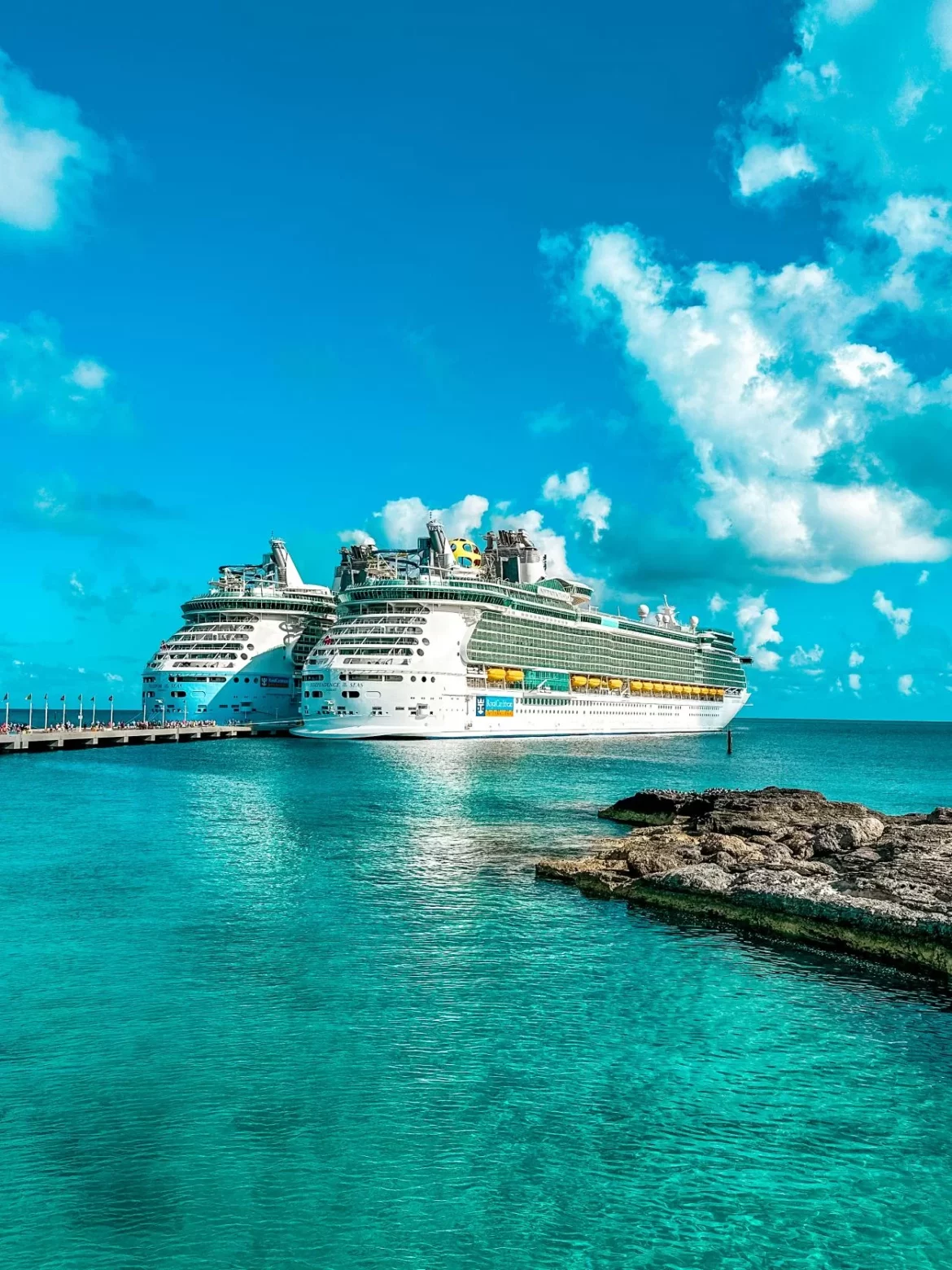 Sister Ships at Coco Cay Sister Ships at Perfect Day at Coco Cay - Freedom of the Seas - Independence of the Seas